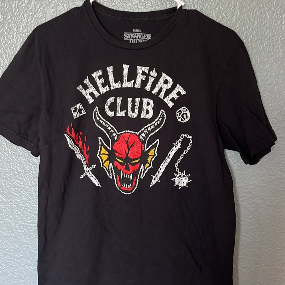 Stranger Things Hellfire Club Graphic Tee size medium short sleeve - Picture 2 of 5